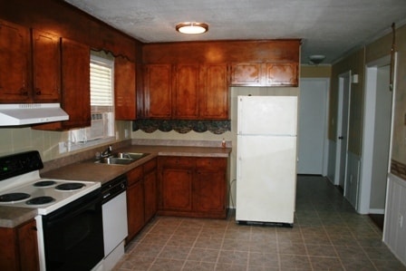 Building Photo - Cute 2 bedroom Ranch home in Hendersonville!