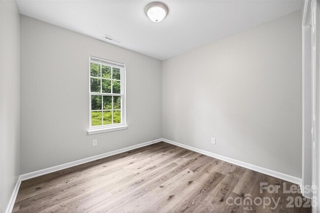 Building Photo - 5194 Brooktree Dr