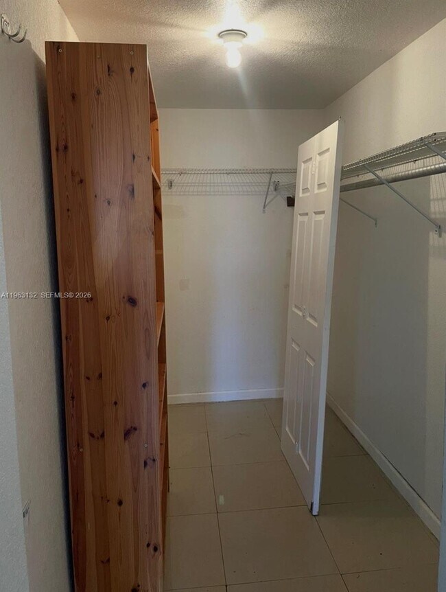 Building Photo - 5501 SW 18th St