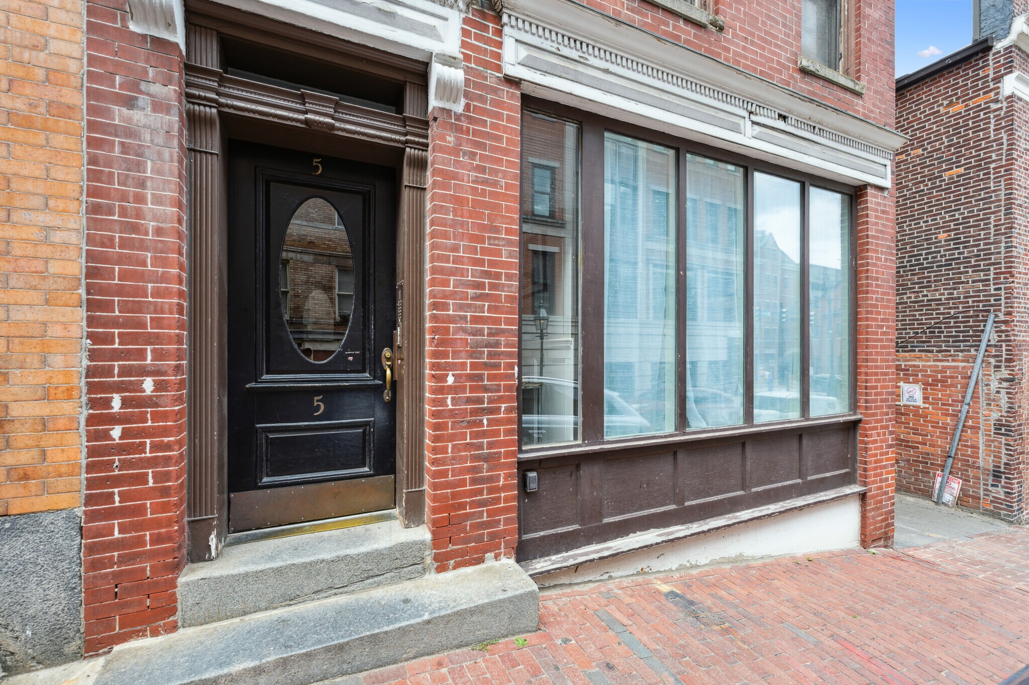 Building Photo - 5 Grove St