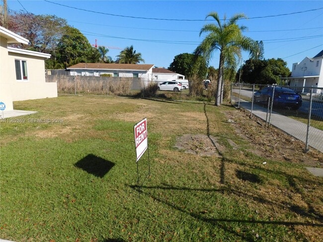 Building Photo - 10121 W Jessamine St