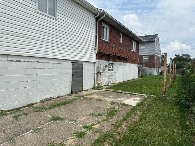 Building Photo - 2 Bedrooms 1 bath home for RENT