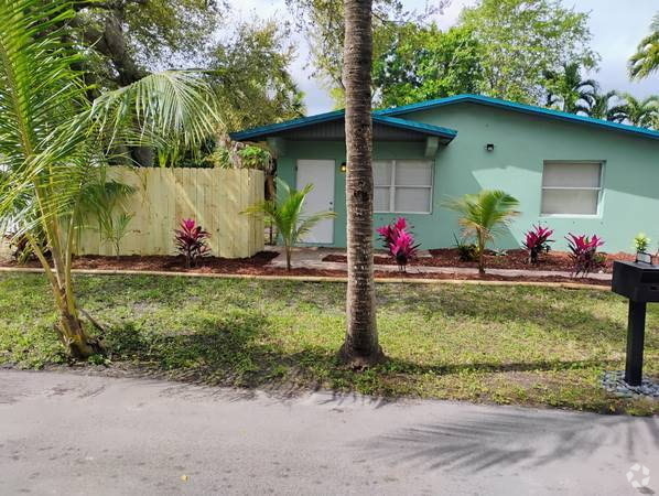 Building Photo - 3203 SW 14th Ave