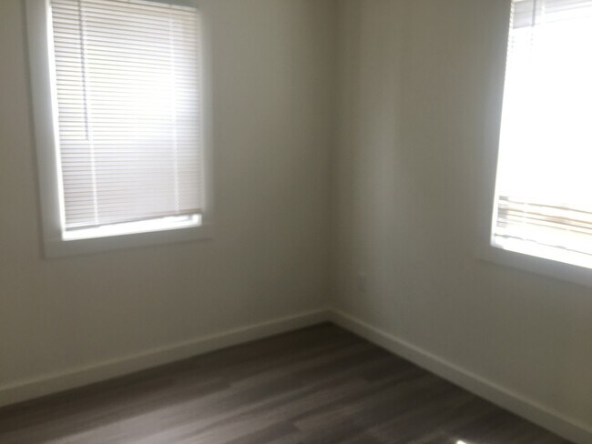 Building Photo - SDS T 1451-1451 1/2 A &amp; B