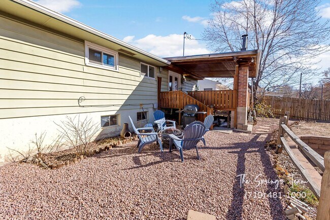 Building Photo - CUTE 3BD RANCHER WITH CHARACTER IN CENTRAL COLORADO SPRINGS - Security Deposit Waiver Available