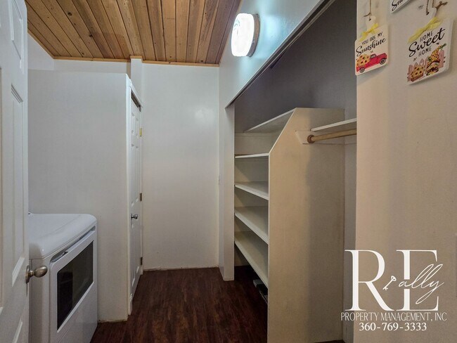 Building Photo - Spacious Port Orchard Home with Acreage, H...