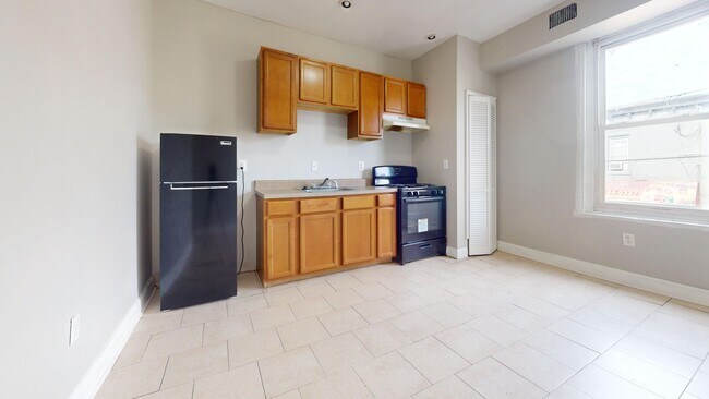 Building Photo - 701 E Clearfield St