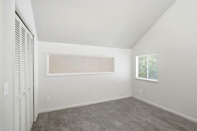 Building Photo - 1844 Larette Dr
