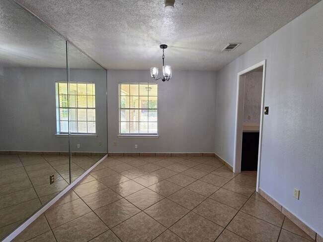 Building Photo - 230 Mighty Oak Ln