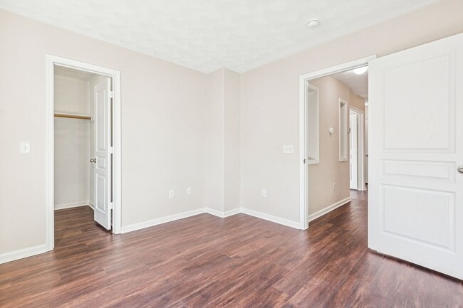 Building Photo - Suffolk Condo- Ready for move in