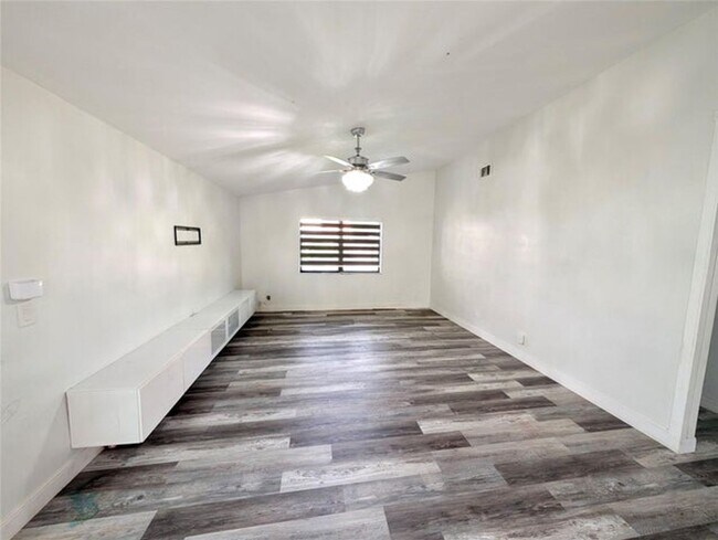 Building Photo - 6421 Crossbow Ct