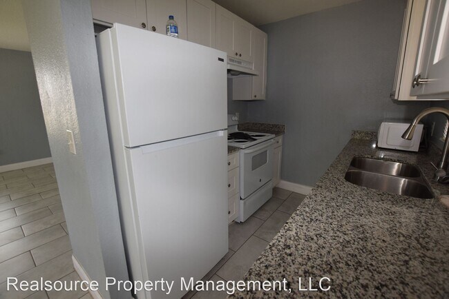 Building Photo - 2 br, 1 bath House - 4943 Pine Hills Road