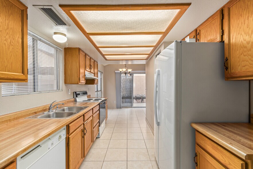 Building Photo - 518 E Wescott Dr