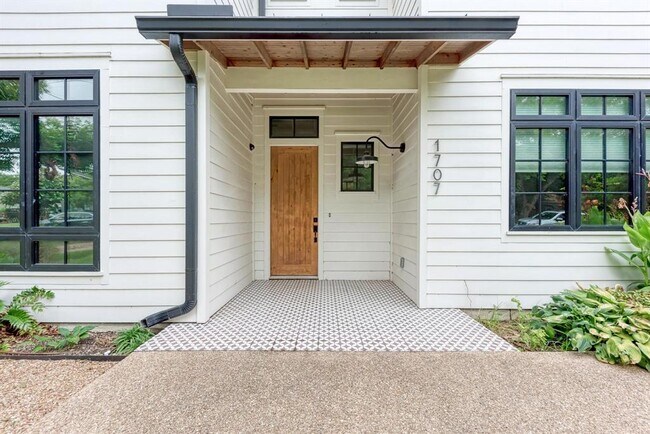 Building Photo - 1707 W St Johns Ave