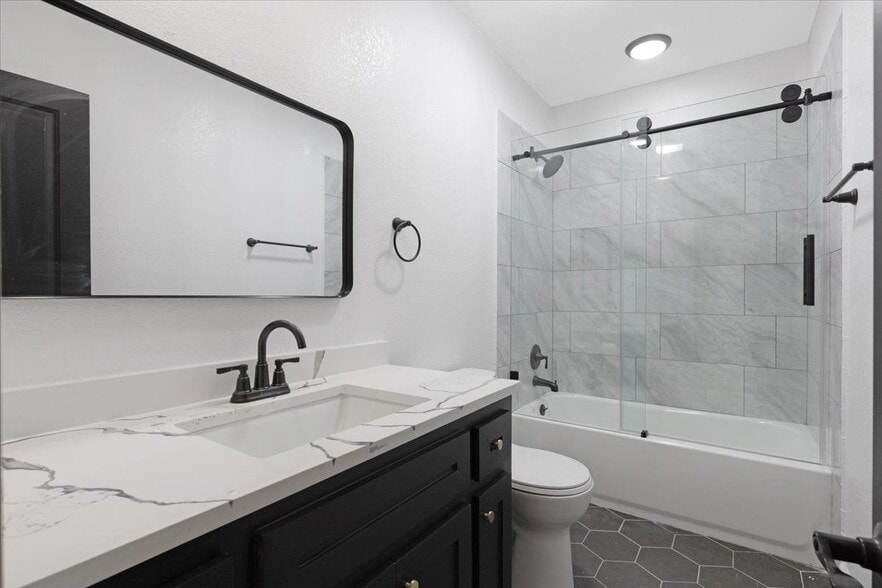 Building Photo - 6609 Avenue Q