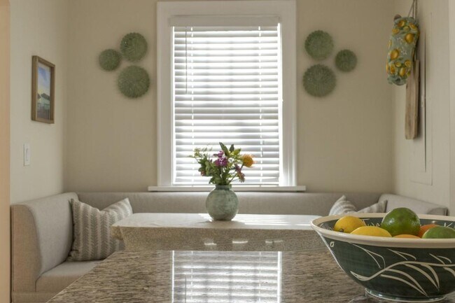 Building Photo - 801 Durant Pl NE