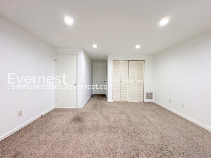Building Photo - 20564 Strath Haven Dr