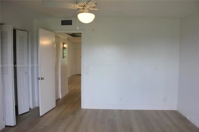 Building Photo - 400 SW 134th Way