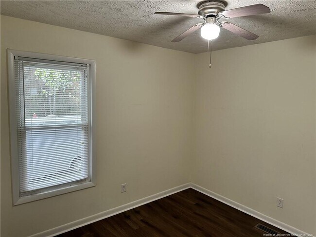 Building Photo - 1542 Londonderry Pl