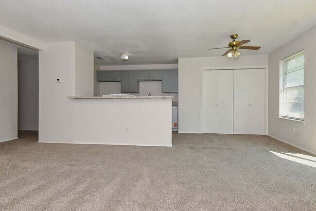 Building Photo - 1703 La Fontaine Ln