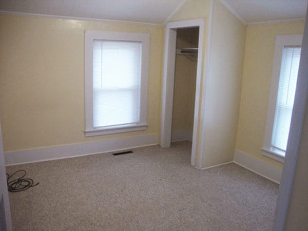 Back Bedroom toward Closet. - 415 Oak Dr