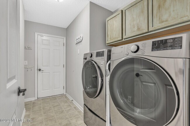 Building Photo - 951 Silver Spring Ct