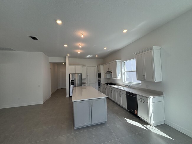 Building Photo - 12312 Frontline Ln