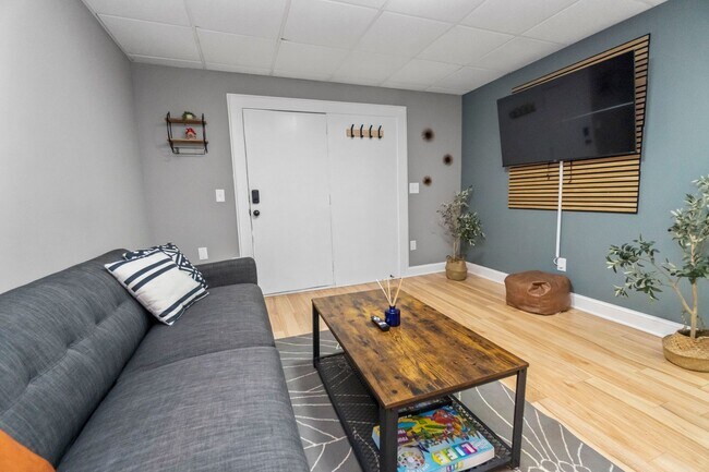 Building Photo - 127 Clearfield St