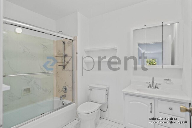 Building Photo - 928 60th St