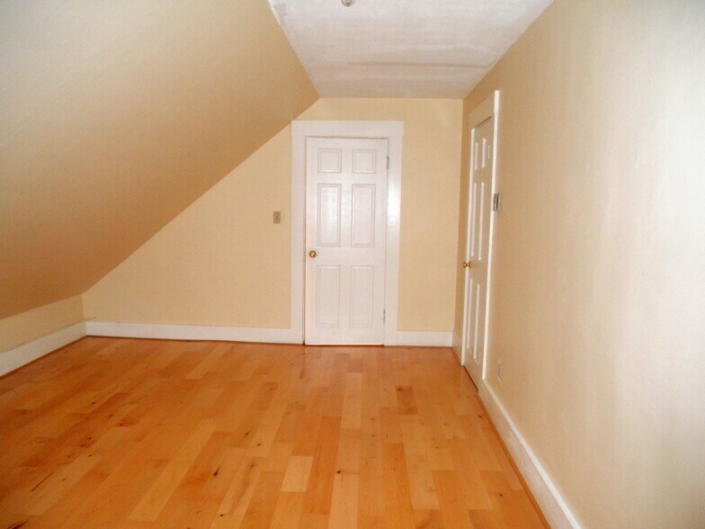 Front Bedroom 2 - 129 Brown St