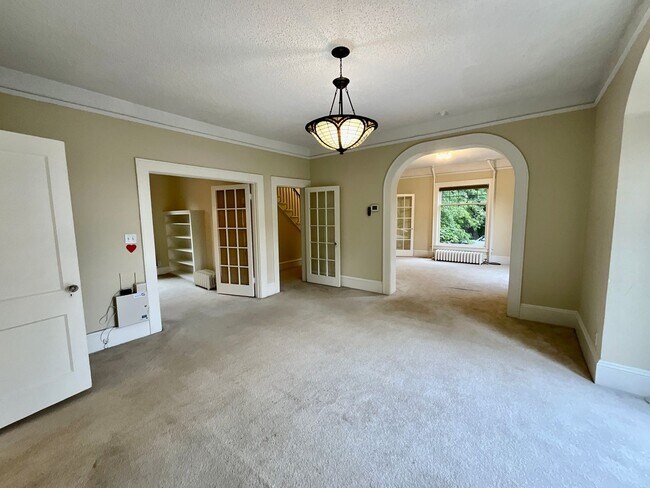 Building Photo - $500 Move In Special - Beautiful 3-bedroom...