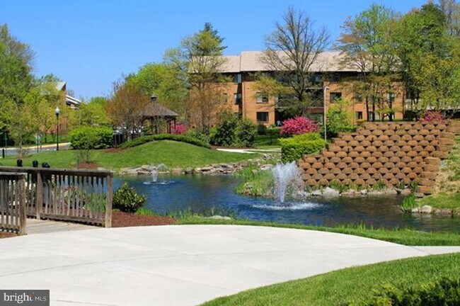 Building Photo - 3005 S Leisure World Blvd