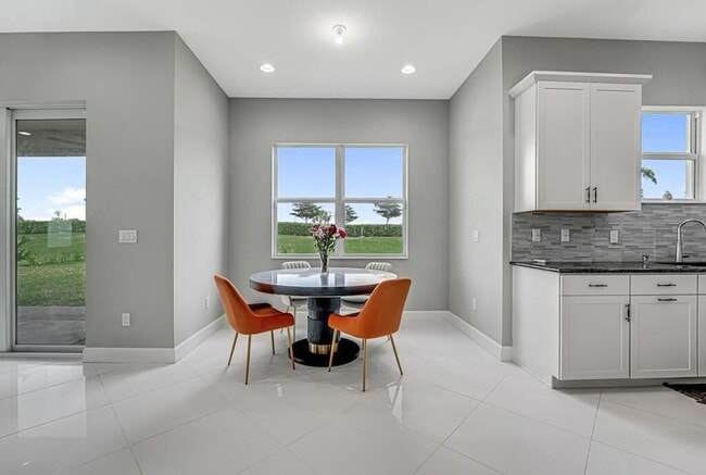 Building Photo - 5482 Macoon Wy