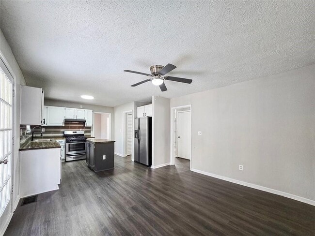 Building Photo - 3319 Clemons Rd