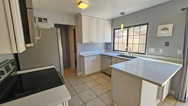 Building Photo - 422 Florin Rd