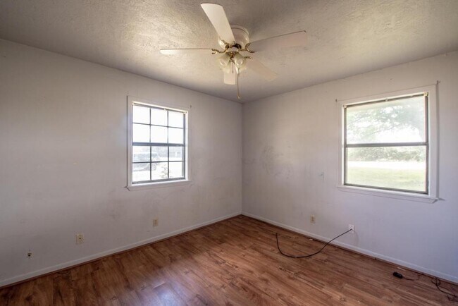 Building Photo - 1801 Cheryl Dr