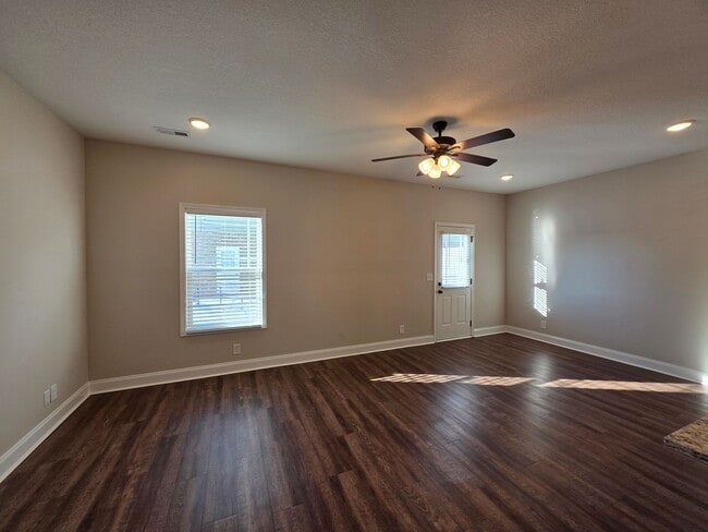 Building Photo - $250 OFF Move In Special!