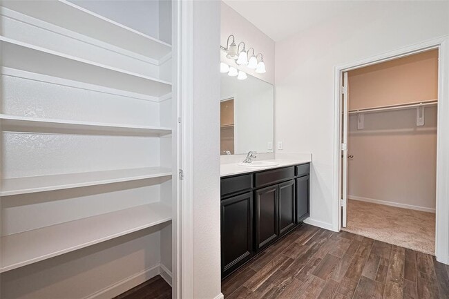 Building Photo - 1025 Banyon Tree Ln