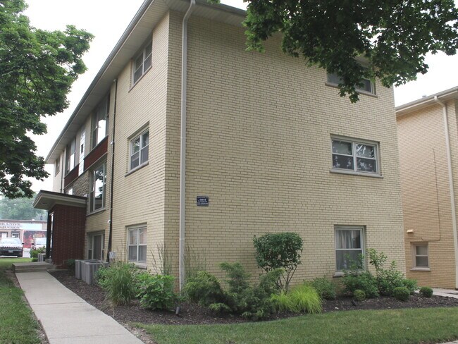 Primary Photo - 10519 S Artesian Ave