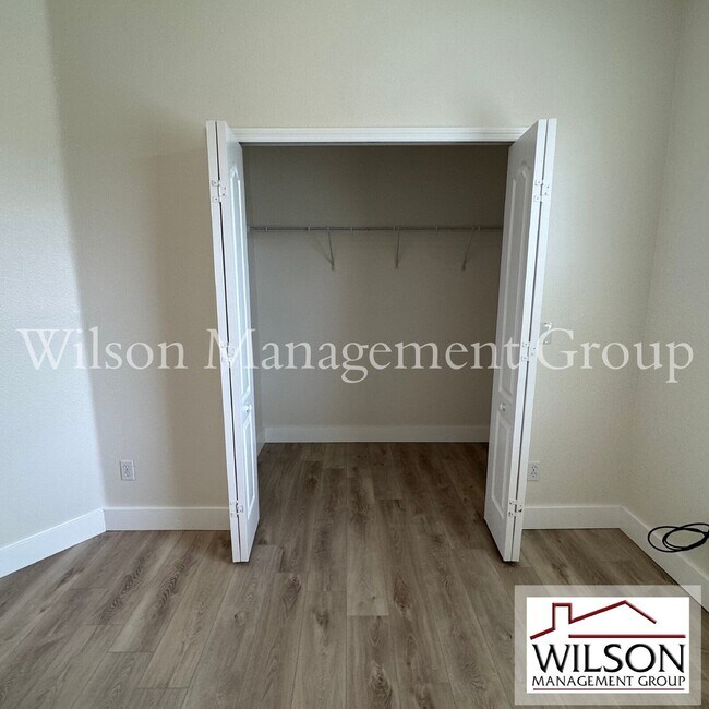 Building Photo - 10328 Manderley Way