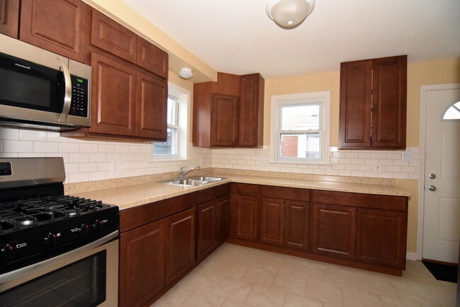 Building Photo - 2710 Reuter Ave