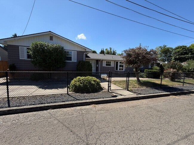 Building Photo - 550 Carlson Dr
