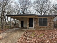 Building Photo - Very nice 3 bedroom/1 bath house with Central Air & Heat