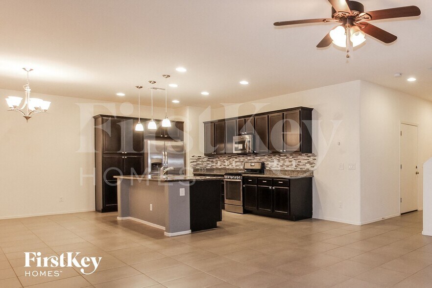 Building Photo - 12046 W Hide Trail