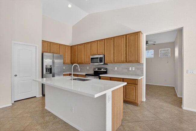 Building Photo - 18711 E Raven Dr