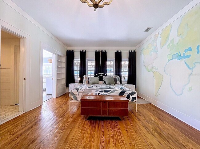 Building Photo - Timeless Bungalow located in the heart of Plant City Historic District
