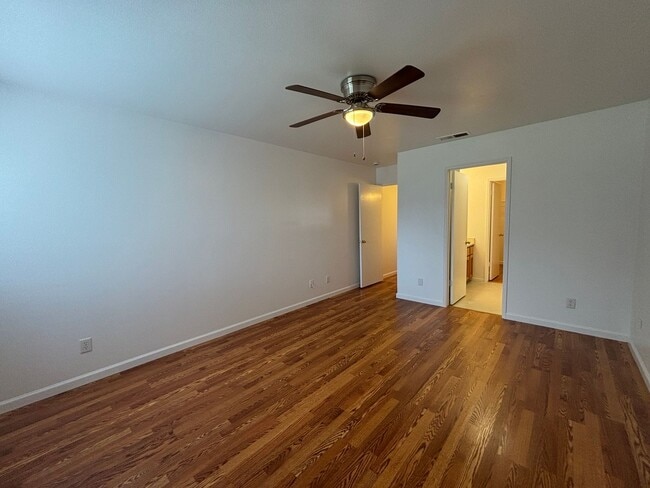 Building Photo - 813 Morton Ave