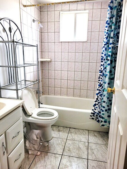 Building Photo - 331 W Bencamp St