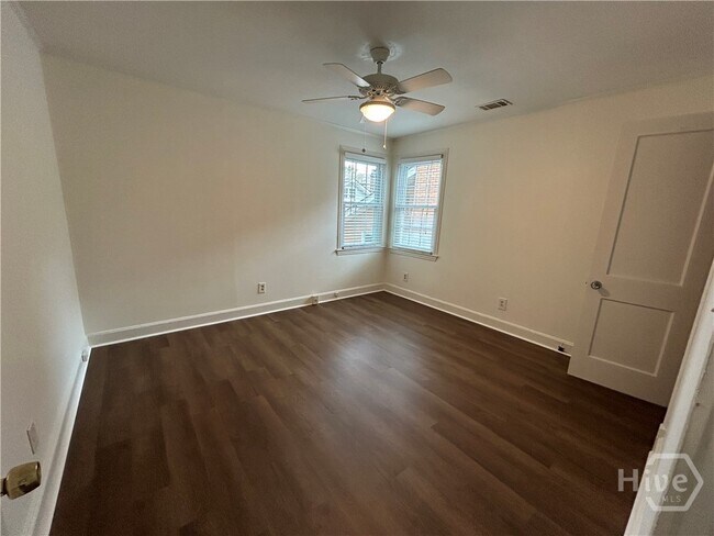 Building Photo - 1506 E 50th St