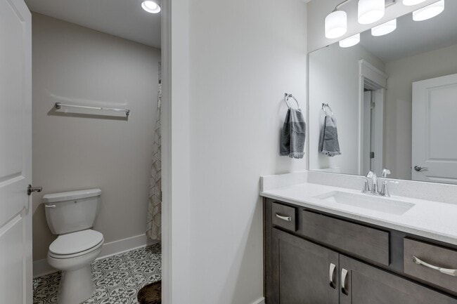 Building Photo - 5043 High Pk Hl Dr